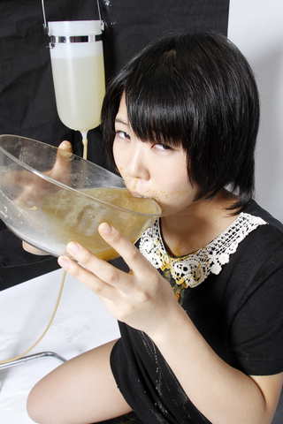 浣腸うんこ一気飲み